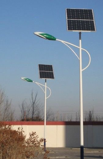 在太陽能路燈上選擇太陽能板時，需要考慮哪些因素？